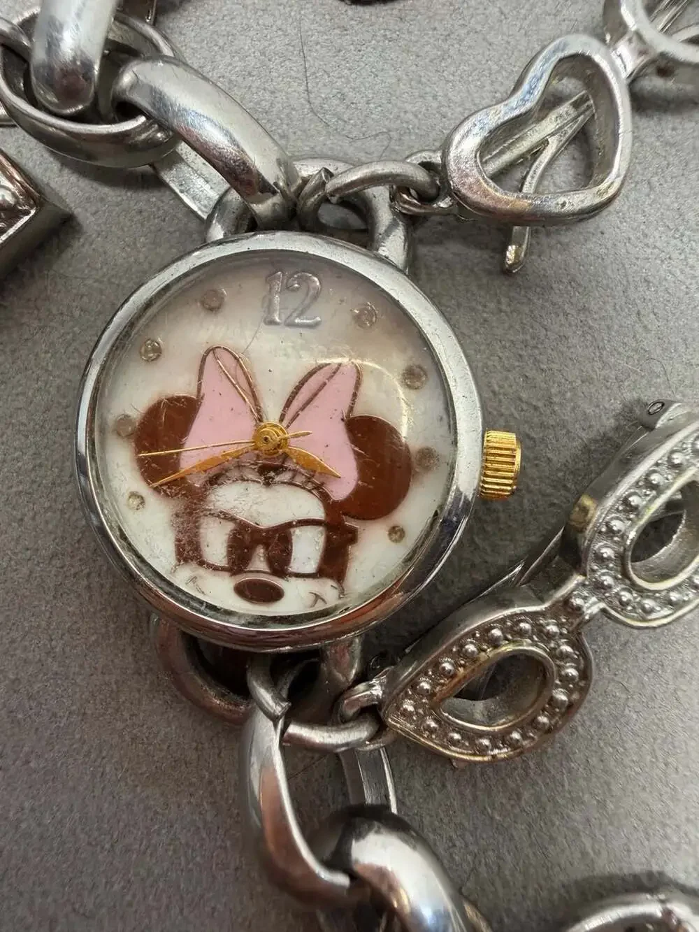 Disney Minnie Mouse Accutime MN2070 Charm Bracelet Watch